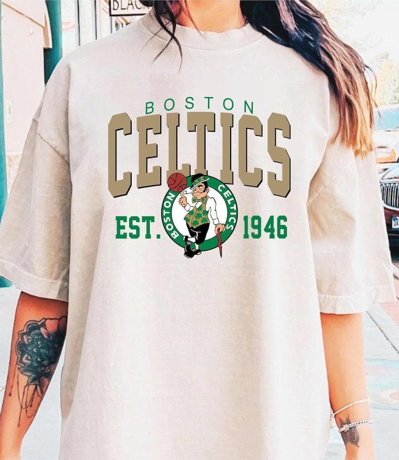 Sudadera Vintage Boston Celtics 1946 Baloncesto Retro 90s – image 3, Boston Celtics Tee, Boston Celtics Merch, Boston Celtics Shirt, Boston Celtics Sweatshirt, Boston Celtics Hoodie, Boston Celtics Clothes