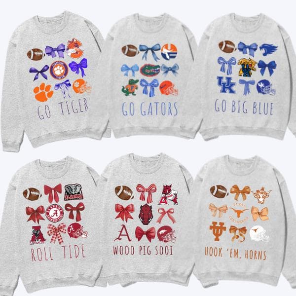 Vintage Universitaria Fútbol Americano Bows Sudadera, Vintage Todos los Equipos NCAA Fútbol Americano Coquette Hoodie, Gameday Coquette Camiseta – image 1, Vintage College Tee, NCAA T-Shirt, Alabama Crimson Tide tshirt, Ohio State Buckeyes tshirt, Texas Longhorns tshirt, Georgia Bulldogs tshirt, Michigan Wolverines tshirt