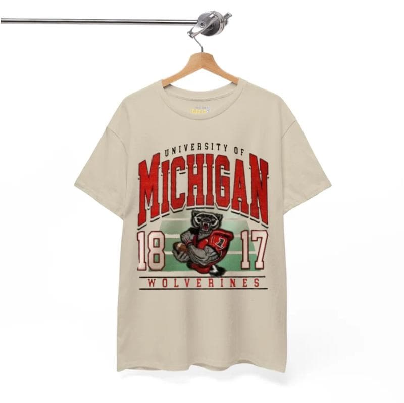 Vintage Universitaria NCAA T-Camiseta, Vintage Todos los Equiposs NCAA Sudadera, Mascota on the Stadium Hoodie, Gifts For Coolege Fútbol Americano Fan – image 3, Vintage College Tee, NCAA T-Shirt, Alabama Crimson Tide tshirt, Ohio State Buckeyes tshirt, Texas Longhorns tshirt, Georgia Bulldogs tshirt, Michigan Wolverines tshirt