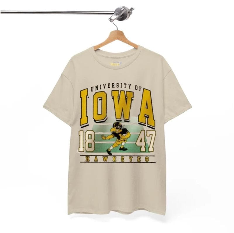 Vintage Universitaria NCAA T-Camiseta, Vintage Todos los Equiposs NCAA Sudadera, Mascota on the Stadium Hoodie, Gifts For Coolege Fútbol Americano Fan – image 4, Vintage College Tee, NCAA T-Shirt, Alabama Crimson Tide tshirt, Ohio State Buckeyes tshirt, Texas Longhorns tshirt, Georgia Bulldogs tshirt, Michigan Wolverines tshirt