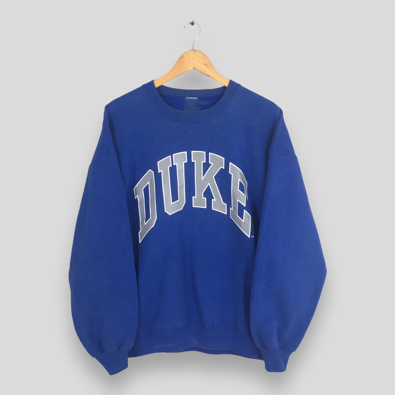 Vintage Duke University Sudadera, NCAA Duke Devils Printed Spell Out Camiseta, Pullover Hoodie Duke Uni Jumper – image 1, Duke Blue Devils Tee, Duke University Tee, duke shirt, duke sweatshirt, duke hoodie