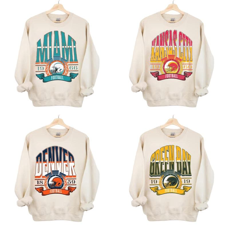Vintage Fútbol americano Todos los equipos Sudadera Collection - Classic Unisex Retro, Big Word Graphic Fútbol americano Crewneck Sudadera, American Fútbol americano Fan, Fútbol americano Thowback Vintage Todos los equiposs Sudadera – image 1, NFL Tee, San Francisco 49ers Tee, Dallas Cowboys Tee, Detroit Lions Tee, Kansas City Chiefs Tee, Tampa Bay Buccaneers Tee, Arizona Cardinals Tee