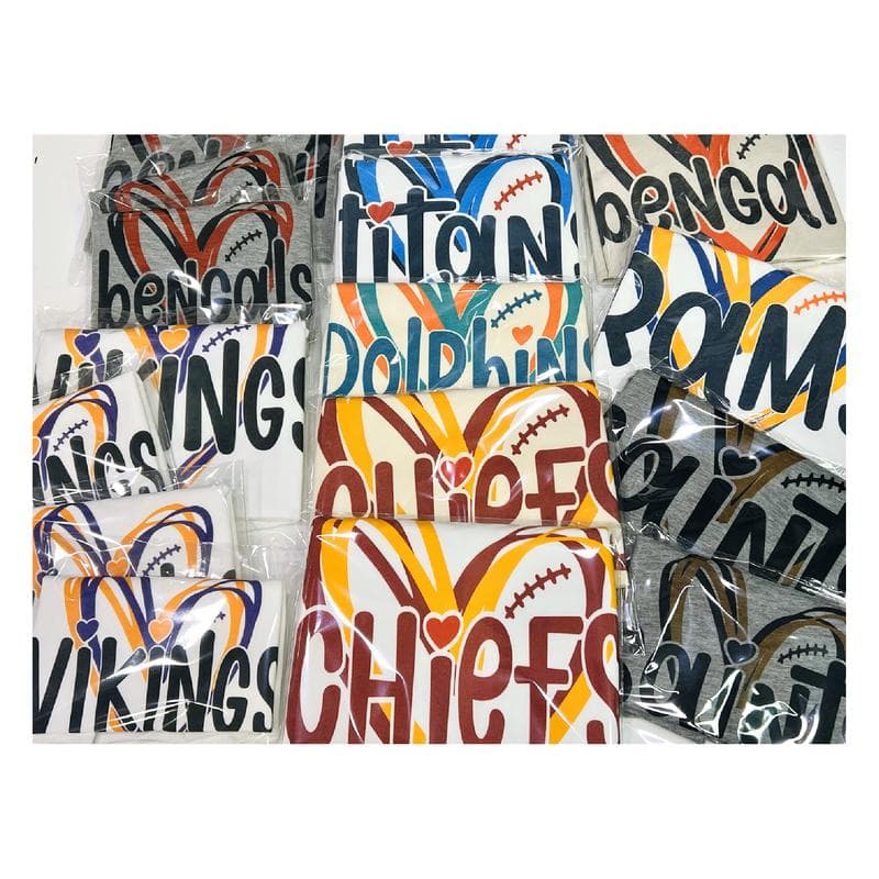 Camiseta blanca vintage de San Valentín fútbol todos los equipos, Gildan 5000 unisex – image 1, NFL Tee, San Francisco 49ers Tee, Dallas Cowboys Tee, Detroit Lions Tee, Kansas City Chiefs Tee, Tampa Bay Buccaneers Tee, Arizona Cardinals Tee