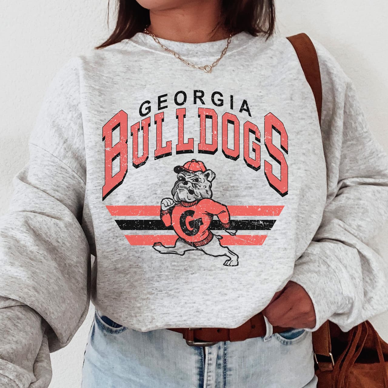 Sudadera Vintage Georgia Bulldogs NCAA Football – Regalo para Aficionado – image 1, Georgia Bulldogs Tee, georgia bulldogs shirt, georgia shirt, georgia bulldogs t shirt, georgia football t shirt, georgia bulldogs football t shirts, georgia football tee shirts