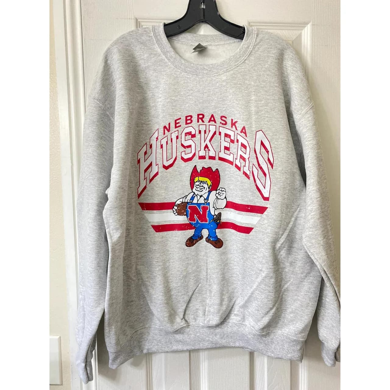 Vintage Mascota Universitaria Todos los Equipos NCAA Sudadera, Clásico Camiseta For Women and Men, Long Sleeve Raglan Hoodie – image 2, Vintage College Tee, NCAA T-Shirt, Alabama Crimson Tide tshirt, Ohio State Buckeyes tshirt, Texas Longhorns tshirt, Georgia Bulldogs tshirt, Michigan Wolverines tshirt