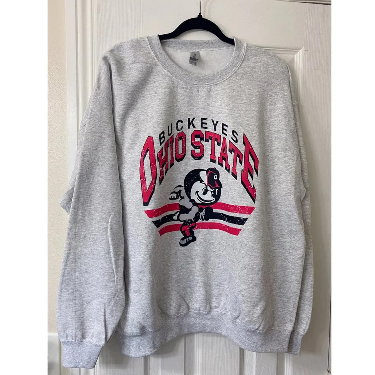 Vintage Mascota Universitaria Todos los Equipos NCAA Sudadera, Clásico Camiseta For Women and Men, Long Sleeve Raglan Hoodie – image 3, Vintage College Tee, NCAA T-Shirt, Alabama Crimson Tide tshirt, Ohio State Buckeyes tshirt, Texas Longhorns tshirt, Georgia Bulldogs tshirt, Michigan Wolverines tshirt