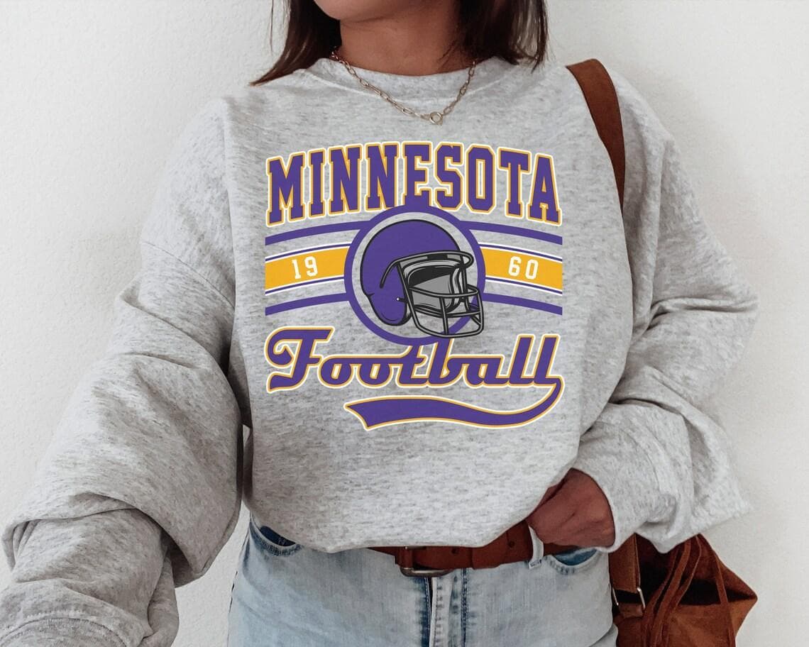 Sudadera vintage de fútbol Minnesota, camiseta gráfica del equipo, regalo para fanáticos – image 1, Minnesota Vikings Tee, vikings hooded sweatshirt, minnesota vikings shirt, minnesota vikings t shirt, minnesota viking sweatshirt, minnesota vikings tee shirts, mn vikings hooded sweatshirt