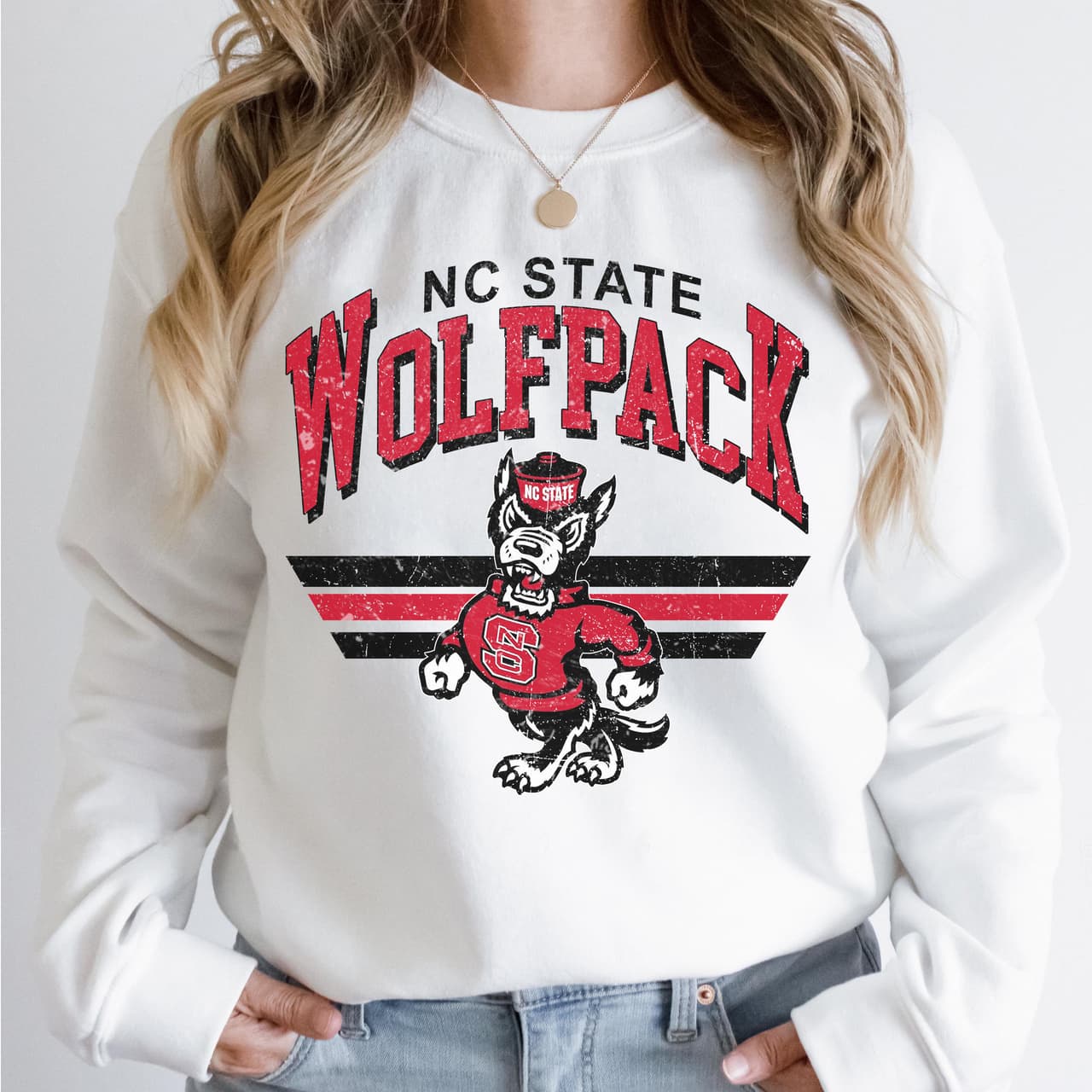 Sudadera Vintage NC State Wolfpack NCAA de Fútbol Unisex Regalo – image 3, NC State Wolfpack Tee, NC State Wolfpack Merch, NC State Wolfpack Shirt, NC State Wolfpack Sweatshirt, NC State Wolfpack Hoodie, NC State Wolfpack Clothes
