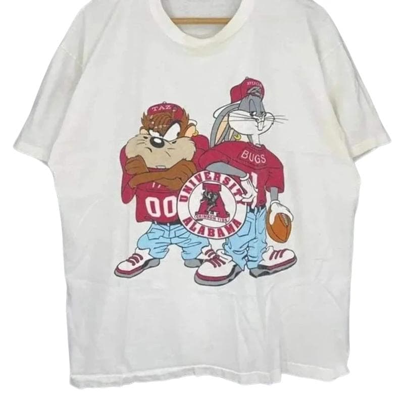 Vintage NCAA Alabama Crimson Tide Looney Tunes Camiseta para Hombres y Mujeres – image 1, Alabama Crimson Tide Tee, alabama football clothing, alabama crimson tide shirt, alabama shirts, alabama football shirts, alabama football sweatshirt, alabama tee shirts