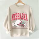 Sudadera Vintage Nebraska Cornhuskers NCAA - Regalo para Fan de Fútbol 2 small thumbnail