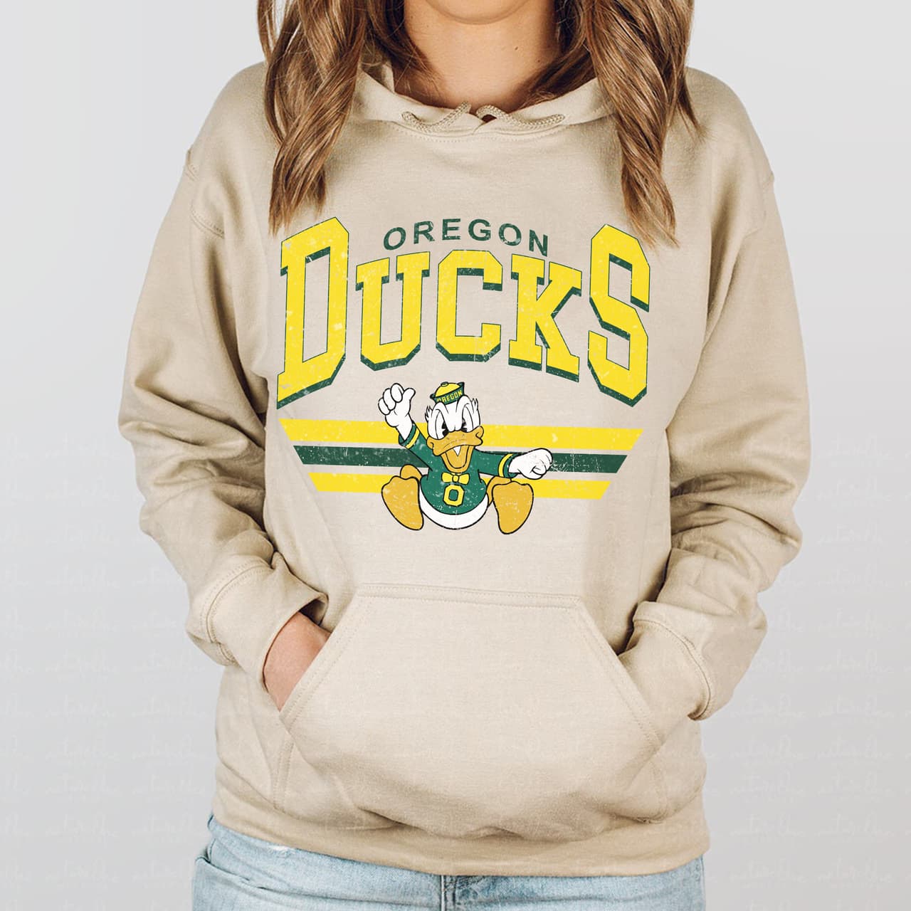 Sudadera Vintage Oregon Ducks NCAA Fútbol - Regalo Unisex Fan – image 3, Oregon Ducks Tee, oregon ducks sweatshirt, oregon ducks football sweatshirt, oregon ducks shirt, oregon ducks football t shirts, oregon football t shirt, mens oregon ducks t shirt
