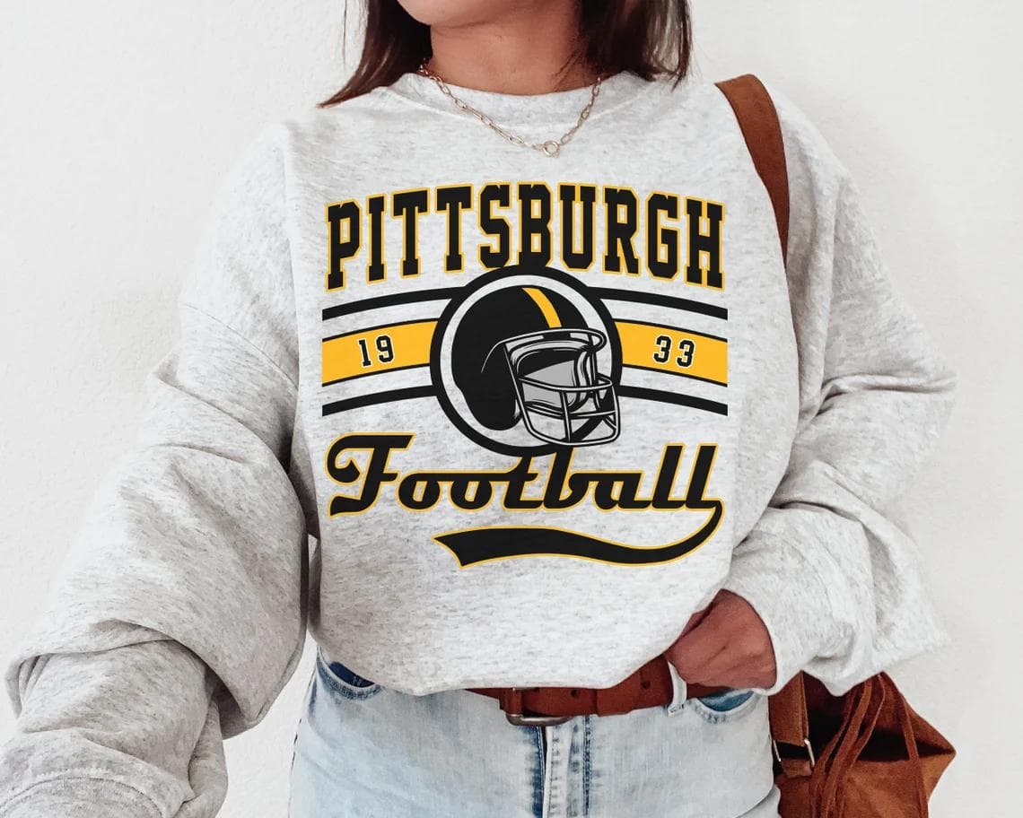 Vintage Pittsburgh Fútbol americano Sudadera , Graphic Pittsburgh Fútbol americano Crewneck, Regalo For Fútbol americano Fan – image 1, Pittsburgh Steelers Tee, pittsburgh steelers hooded sweatshirt, steelers shirts, steelers t shirt, pittsburgh steelers t shirts, pittsburgh steeler gear, steelers tee shirts