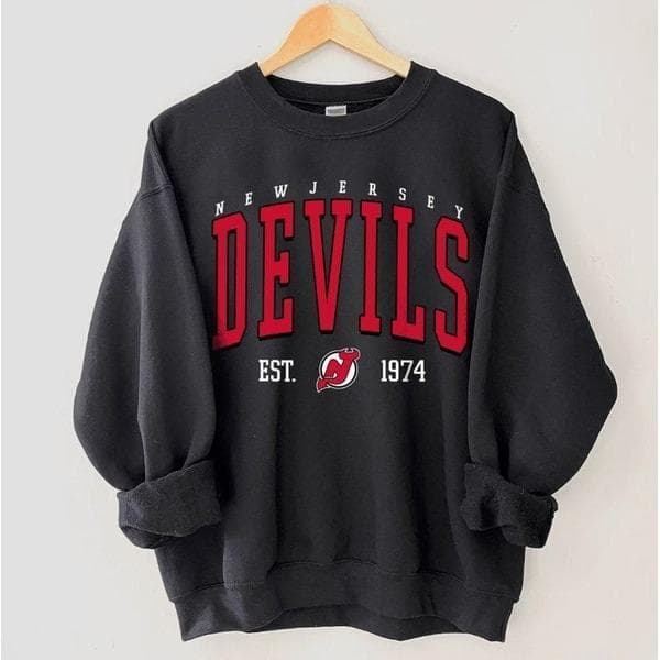 Estilo Vintage New Jersey Devils: Sudadera, Camiseta y Hoodie – image 1, New Jersey Devils Tee, New Jersey Devils Merch, New Jersey Devils Shirt, New Jersey Devils Sweatshirt, New Jersey Devils Hoodie, New Jersey Devils Clothes