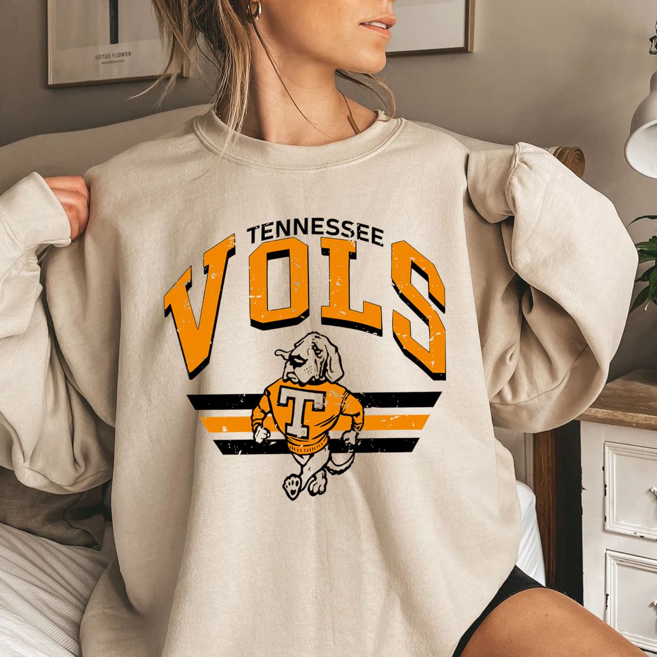 Vintage Tennessee Volunteers NCAA Sweatshirt - Football Basketball – image 2, Tennessee Volunteers Tee, tennessee football shirts, vols shirt, tennessee vols t shirt, tennessee football sweatshirt, tennessee volunteers t shirt, tennessee vols tee shirts