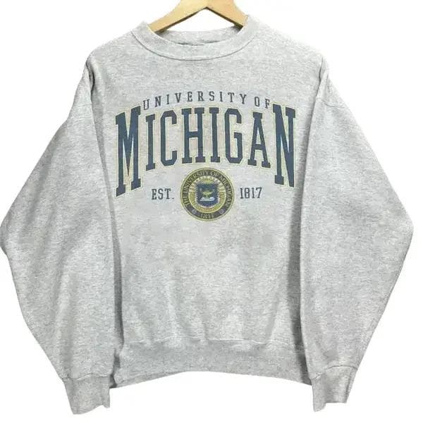 Sudadera Crewneck Vintage University Of Michigan - Algodón Suave NCAA – image 1, Michigan Wolverines Tee, michigan wolverines shirt, michigan wolverines sweatshirt, michigan wolverines hoodie
